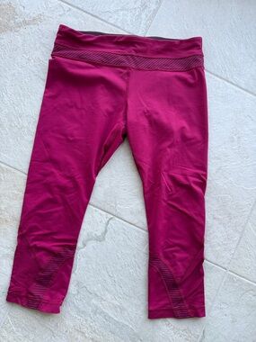 lululemon athletica Raspberry Pink Capri Leggings